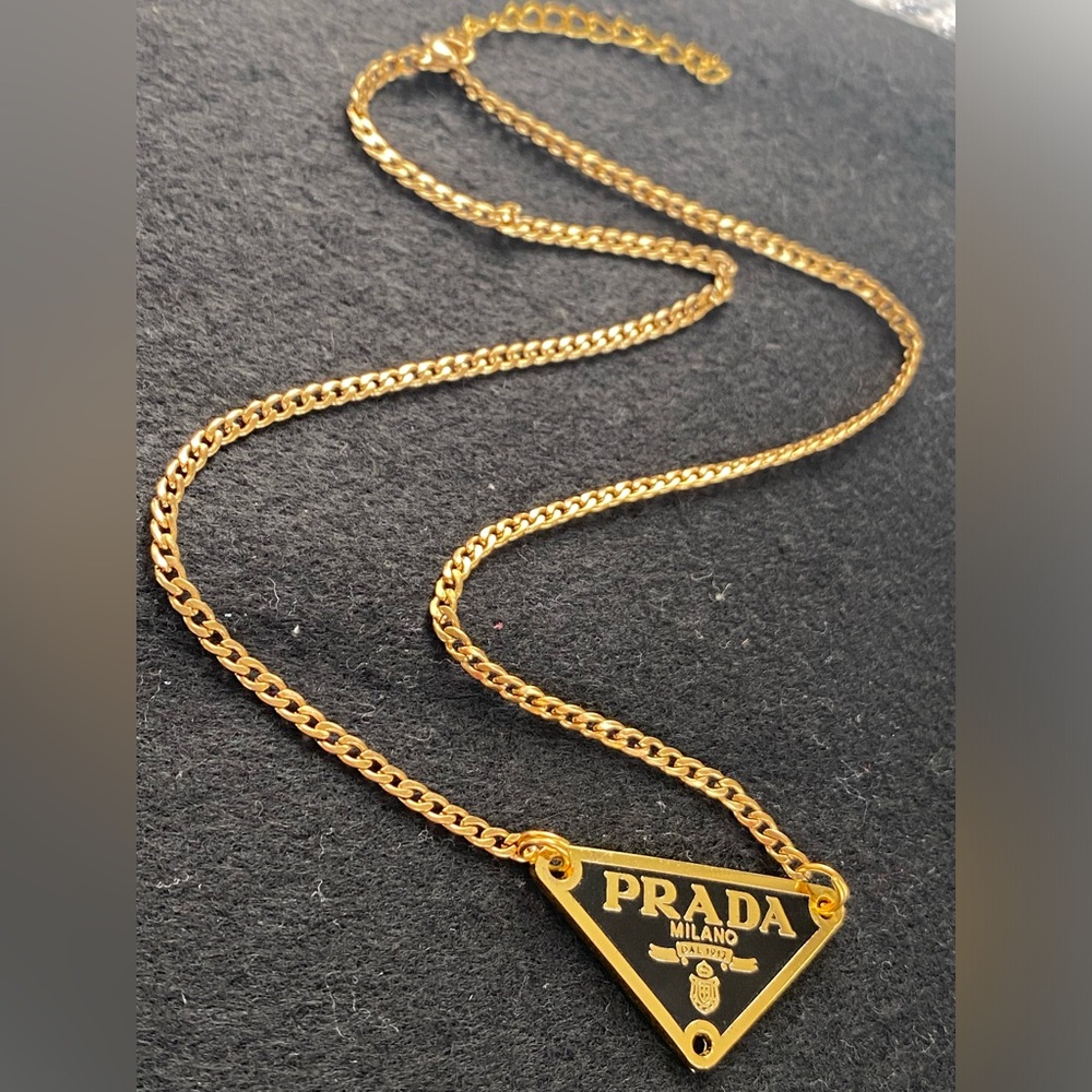 Black Prada with golden lining🖤